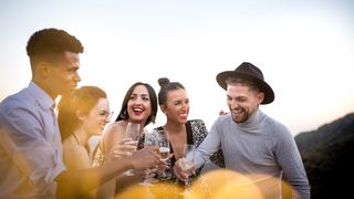 prieteni care celebreaza ziua numelui