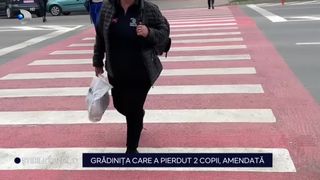VIDEO - Doi copii de 3 ani, găsiți &icirc;n timp ce se plimbau singuri &icirc;n oraș. Micuții ar fi trebuit să fie la grădiniță