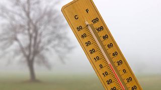 termometru care indica temperatura