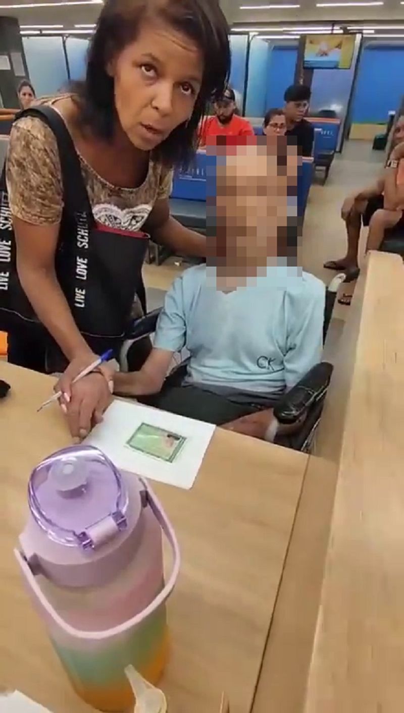 A mers cu unchiul decedat la bancă pentru a lua un împrumut.