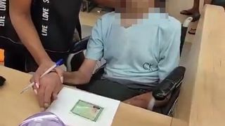 A mers cu unchiul decedat la bancă pentru a lua un împrumut.