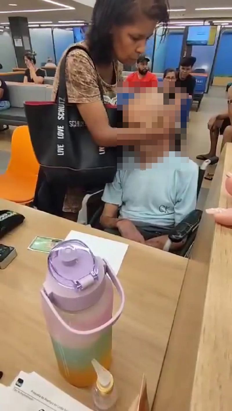 A mers cu unchiul decedat la bancă pentru a lua un împrumut.