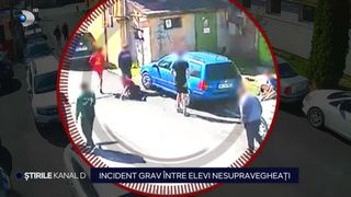 VIDEO - Joacă &icirc;ntre liceeni, tranformată &icirc;n incident grav. Un elev a ajuns la spital cu rotula fracturată