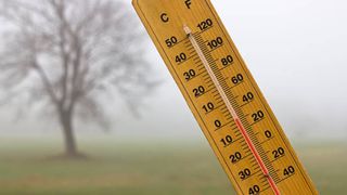 termometru care indica temperatura