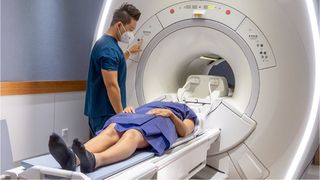 O româncă a murit după ce a făcut un RMN, la o clinică din Italia. Cum a fost posibil?