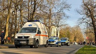 Agenții SRI, acțiune &icirc;n parcarea unui supermarket din Focșani