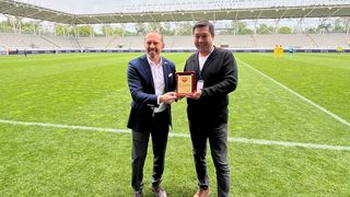 Ozgur Kivanc Altan, ambasadorul Republicii Turcia, și Fatih Salis, director Stiri si Productii Interne Dogan Media