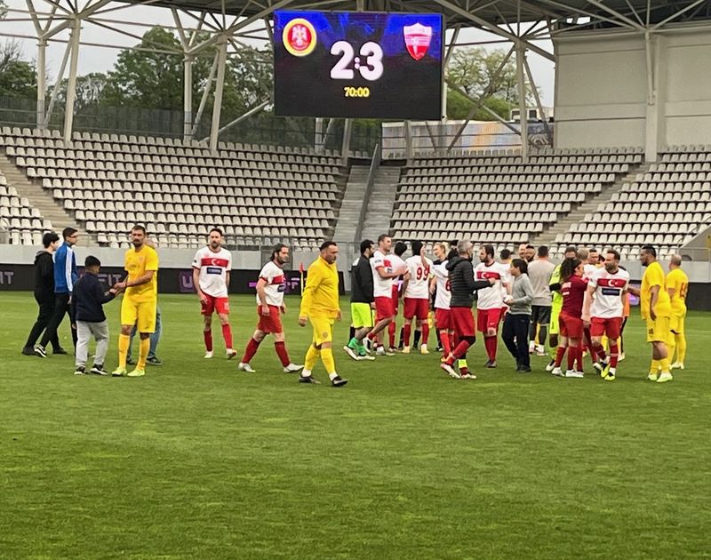 final de meci pe stadionul arcul de triumf, meci Nationala Artiştilor Fotbalişti din România şi Naţionala Artiştilor Fotbalişti din Turcia