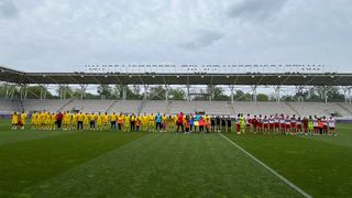 Atmosferă incendiară aseară, la meciul amical disputat între Nationala Artiştilor Fotbalişti din România şi Naţionala Artiştilor Fotbalişti din Turcia; Scorul de 3-2 a fost in favoarea echipei Turciei!