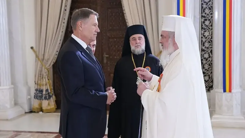 Arhim. Irineu Dogaru alături de Președintele Klaus Iohannis și Patriarhul Daniel 