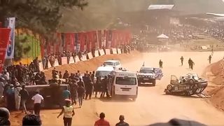 VIDEO. O cursă de mașini s-a terminat într-o baie de sânge. 7 oameni au murit pe loc după ce au fost spulberați de un bolid scăpat ieșit de pe pistă