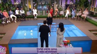 În gala de duminică din "Casa Iubirii" se pare că fetele s-au aliat împotriva lui Ștefan.