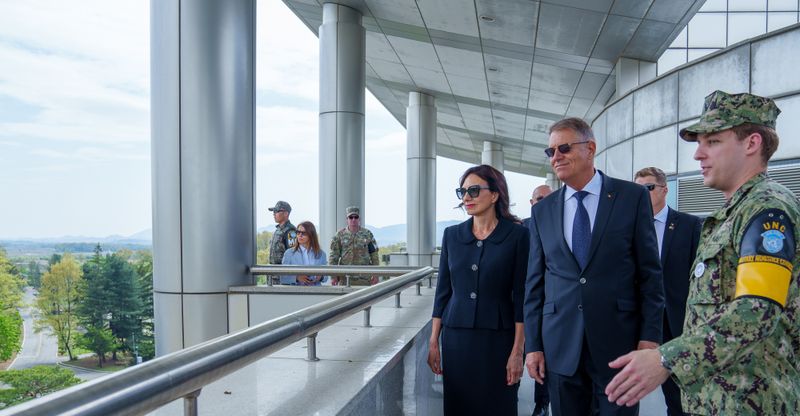 Klaus Iohannis se întâlnește marți cu liderul de la Seul, Yoon Suk Yeol 