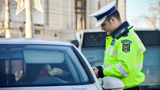 Blocarea unei intersecții chiar c&acirc;nd treci pe culoarea verde, amendată