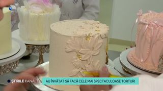 VIDEO-Au învățat să facă cele mai spectaculoase torturi. Marcela Rotaru a susținut un masterclass la Cluj Napoca la care au participat cofetari din toată țară