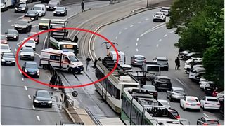 Un tramvai a lovit o ambulanță &icirc;n Capitală