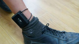 Bărbat dat în urmărire, după ce și-a distrus brățara  electronică cu care era monitorizat! Individul își amenințase  soția și copiii cu moartea