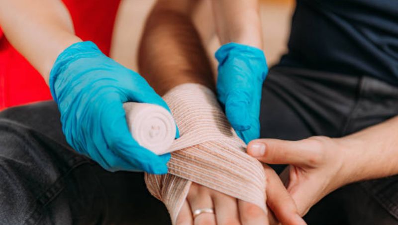 Angajat ISU ajutor bătrân