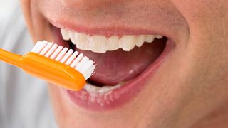 Sfatul ireal al stomatologului: periajul interzis în trei situații. Când nu trebuie să ne spălăm pe dinți?