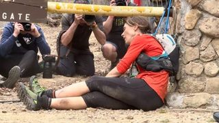 Femeie cursă tortură