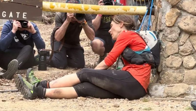 Femeie cursă tortură