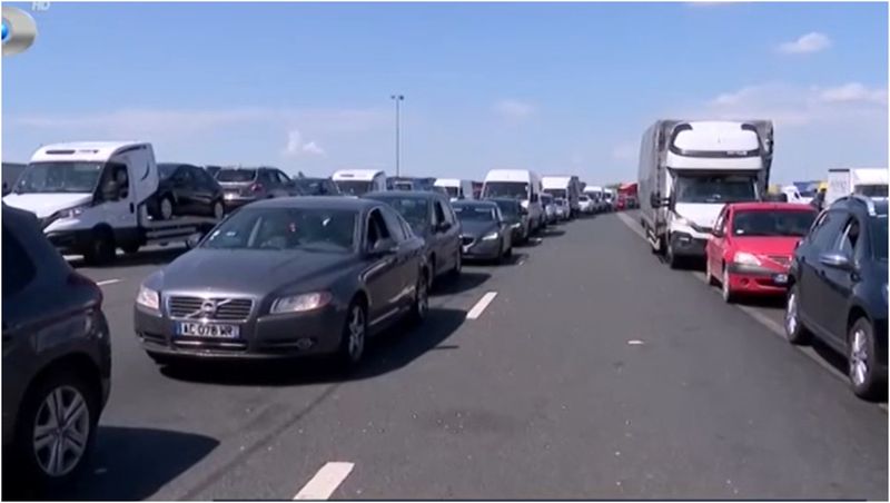 VIDEO. Haos în vămi înainte de Sărbători. Românii trec granița cu chiu, cu vai