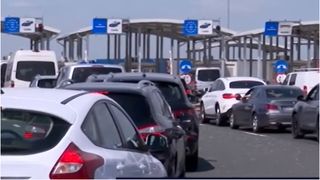 VIDEO. Haos în vămi înainte de Sărbători. Românii trec granița după ore de așteptare