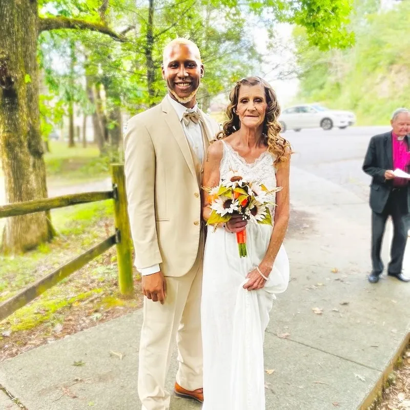 Cheryl McGregor, alături de soțul ei mult mai tânăr