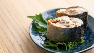 Fetiță și bunică moarte pește