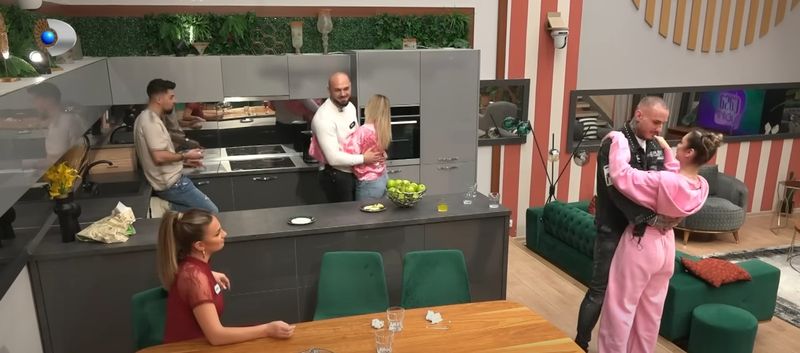 robi si julia casa iubirii