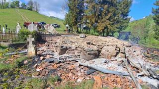 O biserică din Alba s-a făcut scrum, în prima zi de Paște. Totul ar fi pornit de la o lumânare nesupravegheată