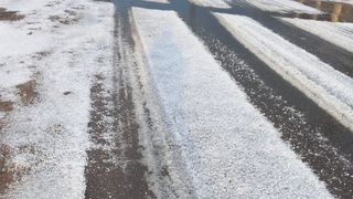 Imagini cu grindina uriașă.