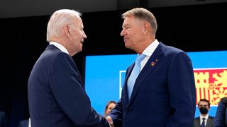 Klaus Iohannis, discuții cu Joe Biden despre șefia NATO