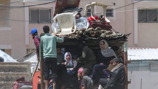 Palestinienii părăsesc și orașul Rafah, atacat de Israel