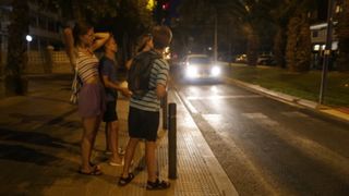 Copiii sub 13 ani, interzis noaptea pe stradă. Interdicții similare sunt aplicate și în alte orașe ale Franței 