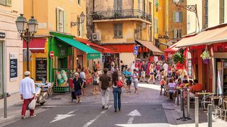 Tinerii au provocat haos pe străzile din Nice anul trecut