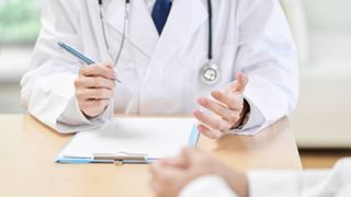 Un bărbat de 58 de ani a murit după ce medicii l-au trimis acasă cu o rețetă. Acuzații de malpraxis la Spitalul Județean Brașov