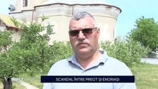 VIDEO- Scandal de amploare &icirc;ntre un preot și enoriași, la Iași. De la ce a pornit conflictul?