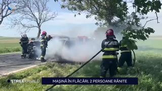 VIDEO- Un grav accident rutier a avut loc în Tulcea. O mașină a luat foc, iar două persoane au fost rănite. Cum s-a petrecut tragedia?