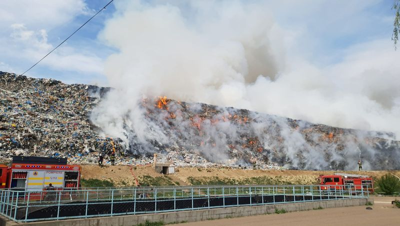 Incendiu groapă gunoi Galați