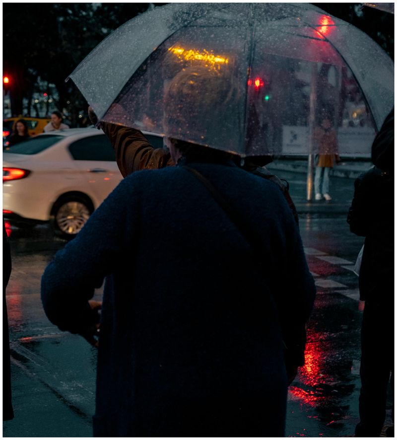 anm Se răcește și plouă spre seară în Capitală