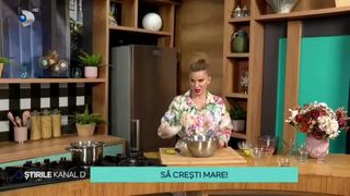 VIDEO- Rubrica ,,Să crești mare'', cu Alina Laufer. Cum se prepară cea mai delicioasă spumă cu căpșuni