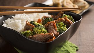 Cine nu mănâncă tot din farfurie plătește o taxă de 2 euro! Restaurantul cu specific chinezesc pe care clienții l-au criticat pe internet