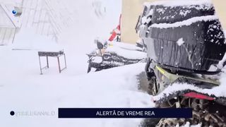 VIDEO: Ninge ca-n povești în Bucegi. Codul galben, valabil până duminică la ora 23