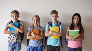 elevi scoala Evaluare Națională 2024 clasa a 2-a pentru Limba Română scris - freepik