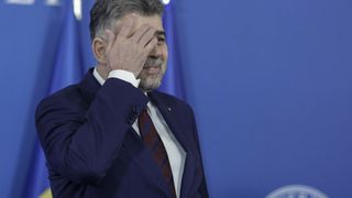 Haos la Guvern! Angajații din subordinea premierului Ciolacu au declanșat un protest spontan. "Vă dau o veste tristă, dacă e vară eu fac la munte, dacă e iarnă fac la mare”