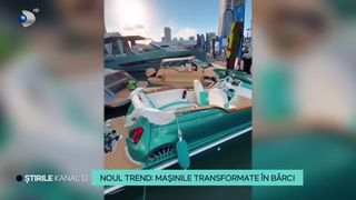 VIDEO Mașini transformate în bărci. Cei care se plimbă cu astfel de ambarcațiuni își pot alege culoarea preferată