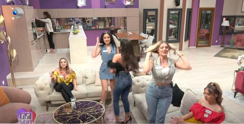 Roberta, atacata de alianța celor trei fete din Casa Iubirii