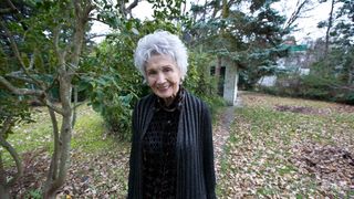 Alice Munro, scriitoarea laureată cu premiul Nobel, a murit după un calvar de peste 10 ani