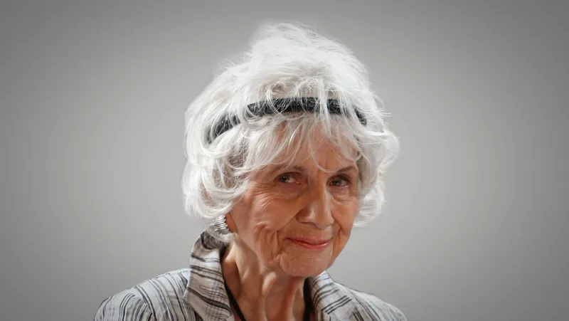 Alice Munro, scriitoarea laureată cu premiul Nobel, a murit după un calvar de peste 10 ani